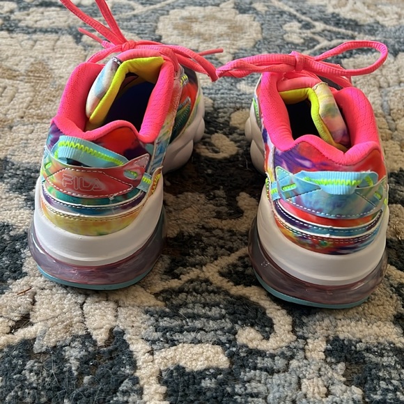 Size 6 Tye Dye Fila Shoes - Picture 9 of 10